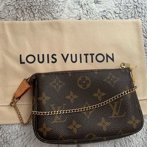 LV Mini Pochette Accessoires